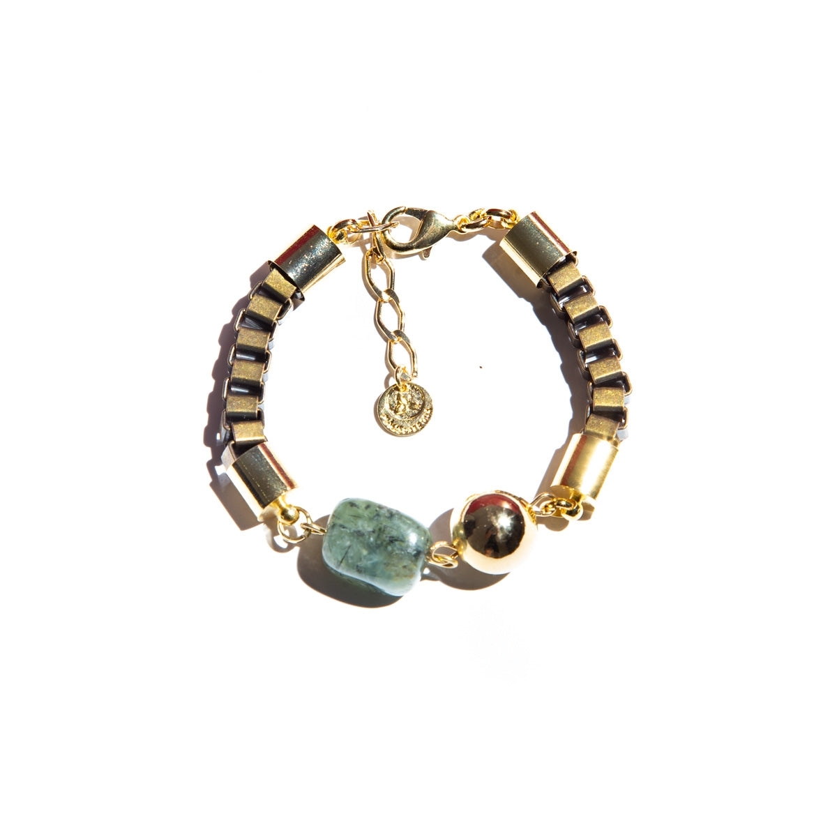 Bracelet with beryl stone and metals plated in gold and antique gold