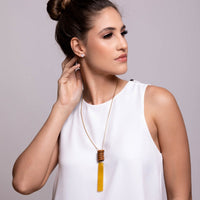 Long Gold-Plated String Necklace with Agate Stone and Wood Rings